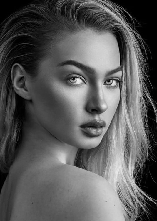 Shannon, event hostess and promo model available in New York City